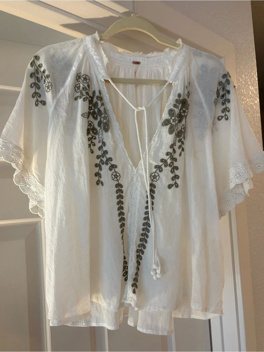 Free People Dahlia Embroidered Blouse Ivory Boho Lace Flutter Sleeve Size M - Picture 5 of 7